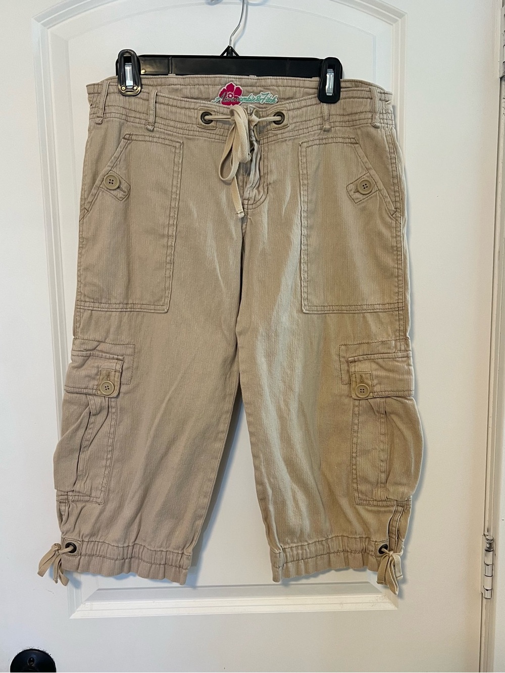 VNTG Y2K Abercrombie and Fitch Low‎ Rise Cargo Capris Button Fly Natural Fibers